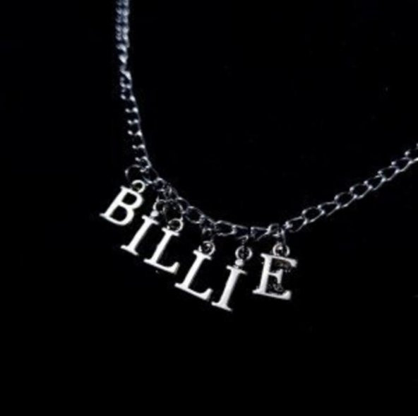 Gri Billie Yazılı Harfli 45 cm Zincirli Hediyelik Bayan Kolye ürün görseli 1