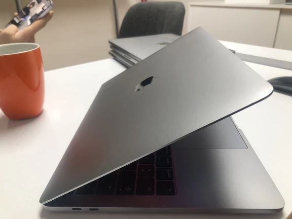 PTTAVM: APPLE A1706 MACBOOK PRO 13 2017 İ5 8GB RAM 256GB SSD