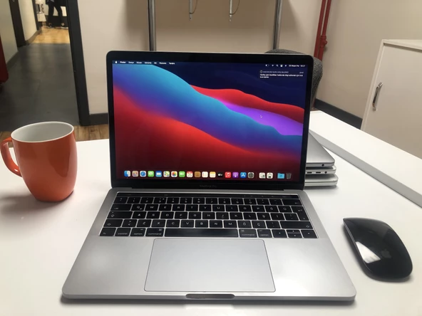 PTTAVM: APPLE A1706 MACBOOK PRO 13 2017 İ5 8GB RAM 256GB SSD
