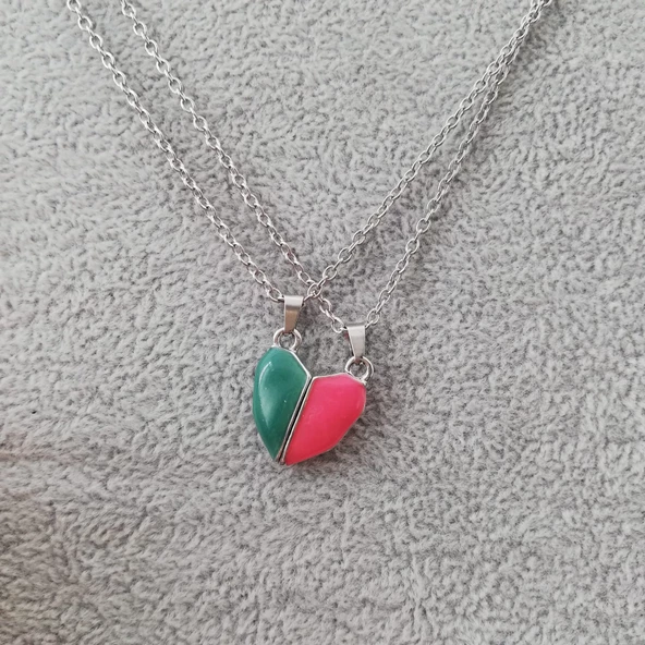 İkili Kalpli Pembe Yeşil Mıknatıslı Kolye ürün görseli 1