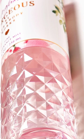 Bath & Body Works Gingham Gorgeous Vücut Spreyi 236 ml - Resim 2