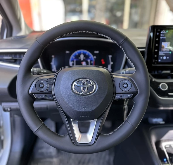 Toyota Corolla 2020-2024 Araca Özel Direksiyon Kılıfı (NAPA DERİ GRİ İP) ürün görseli 1