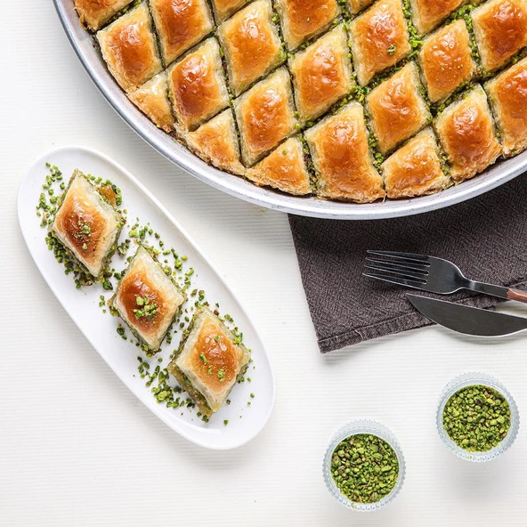 FISTIKLI BAKLAVA 2  KG TEPSİ ürün görseli 1
