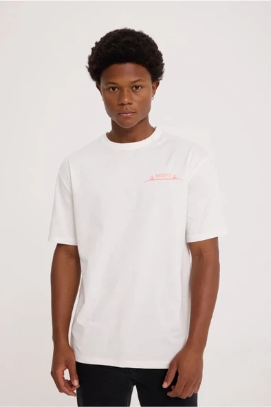 White URBAN HALF-RELAX TEE ürün görseli 1