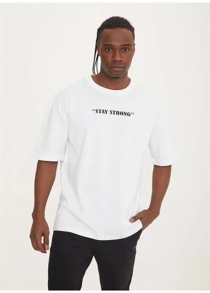 White STAY STRONG RELAX TEE ürün görseli 1