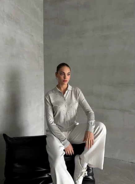 Gri Polo Yaka Mini Topçuklu Bluz - Resim 5