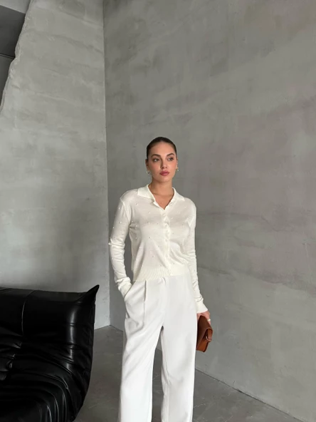 Ekru Polo Yaka Mini Topçuklu Bluz - Resim 5