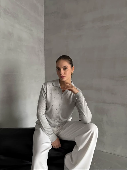 Gri Polo Yaka Mini Topçuklu Bluz - Resim 6