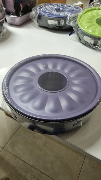 Tantitoni Renkli Kelepçeli Tüplü Kek Kalıbı 26cm Mor ürün görseli 1