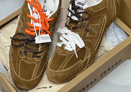 PTTAVM: New Balance 530 SL Miu Miu (full box)