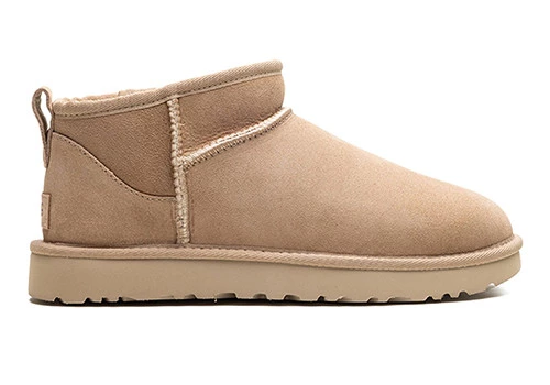 UGG Women's Classic Ultra Mini ürün görseli 1