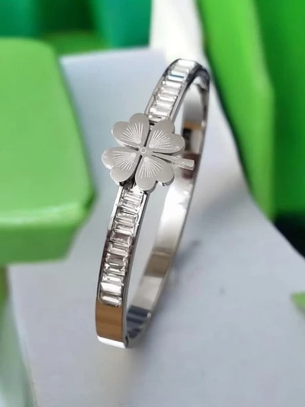 Jade'm Gold Çelik Altın Kaplamalı Dört Yapraklı Yonca Kelepçe ürün görseli 1