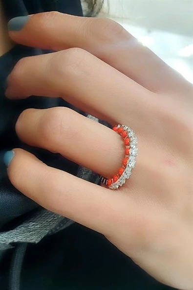 Kırmızı Mineli Pırlanta Parlaklığında Zirkon Taşlı 925Ayar Gümüş Tasarım Sırataş Yüzük ürün görseli 1
