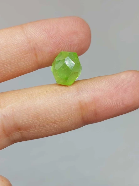 Peridot (Zebercet) Taşı Otantik Doğal Kesim (Ortalama 9 karat) (55600) ürün görseli 1