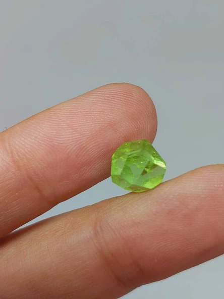Peridot (Zebercet) Taşı Otantik Doğal Kesim (Ortalama 3 karat) (55630) ürün görseli 1