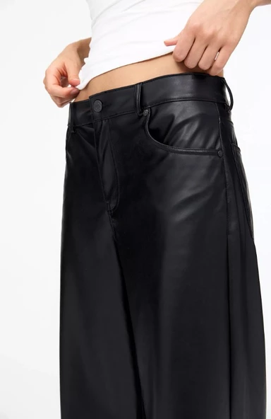 Pull & Bear Geniş paça suni deri pantolon - Resim 3