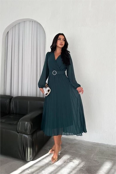 Dipmoda kadın zümrüt yeşil piliseli kemerli şifon elbise DPK3028 ürün görseli 1