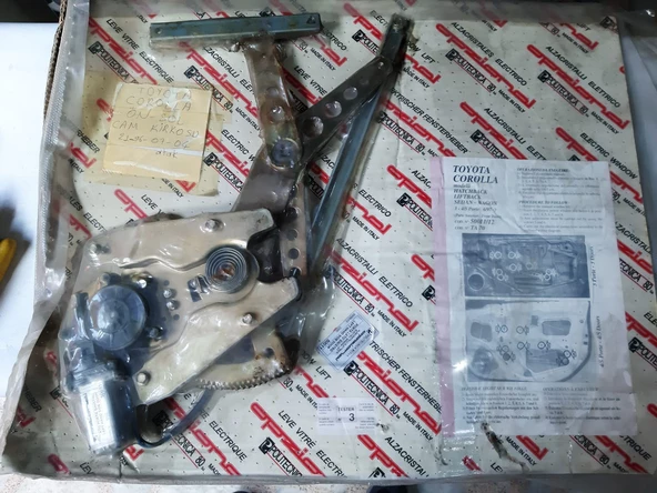 Toyota Corolla 1992-1997 AE101 Efsane Kasa Ön sol Cam Krikosu ve Motoru Elektrikli ve Motor Dahil İtalyan Malı ürün görseli 1