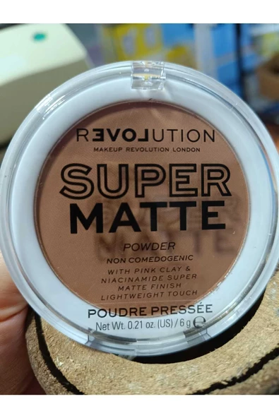 Revolution - Compact powder Super Matte - Chestnut ürün görseli 1