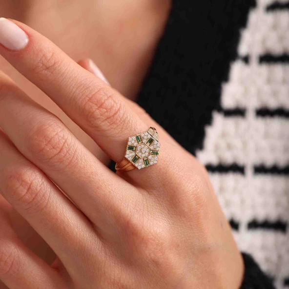 Baget Detaylı Altın Taşlı Yüzük Emerald ürün görseli 1