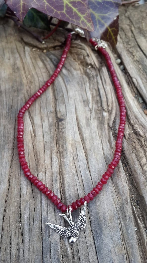 STONEAGE Bayan Kolye Doğal Taş Bordo Vişne Rengi Jade Kırlangıç ürün görseli 1