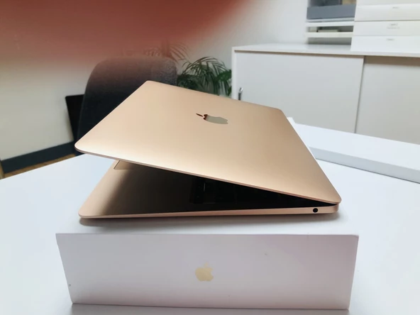 PTTAVM: MacBook Air M1 8 GB 256 GB SSD 13.3