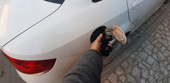 Fiat Linea Yakıt Benzin ve  Mazot Depo Kapağı Anahtarlı Kilitli İç Kapak Benzinli ve Dizel Yan Sanayi Türk Malı ürün görseli 1