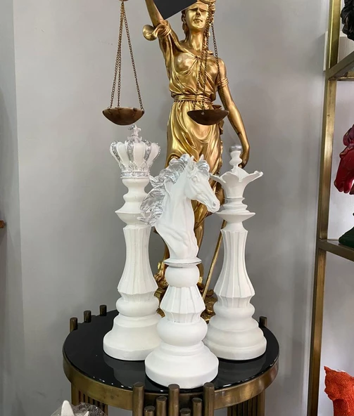 SATRANÇ TAKIMI ŞAH VEZİR AT BEYAZ 3 LÜ BİBLO BEYAZ GÜMÜŞ ürün görseli 1