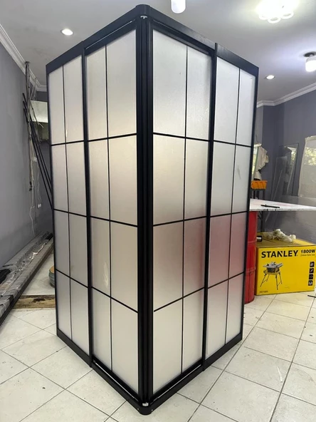 TEKNESİZ KARE DUŞAKABİN MİKA PLASTİK CAMLI KAROLAJ DESENLİ ürün görseli 1
