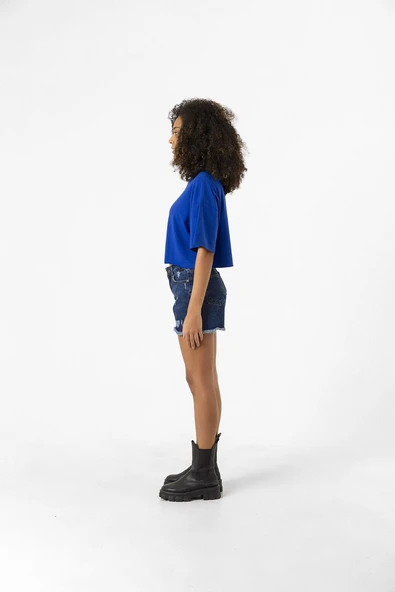 Mr Beast Lettern Mavi Kadın Crop Tshirt - Resim 3