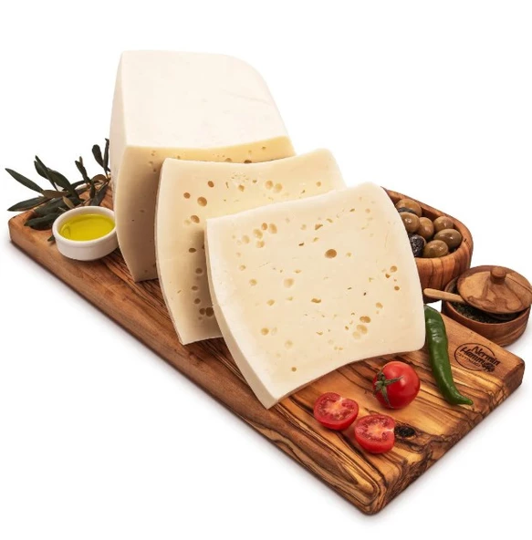 Tam Yağlı Mihaliç Peyniri 2 Sene Olgunlaştırılmış 500GR Vakumlu Paket ürün görseli 1