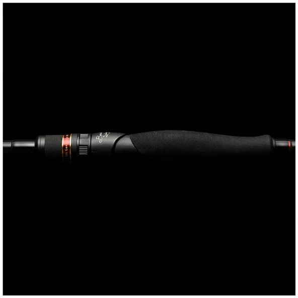 PTTAVM: Apia Foojin'Z Neon Knight 83L 2.51m 3-24gr Light Spin Olta