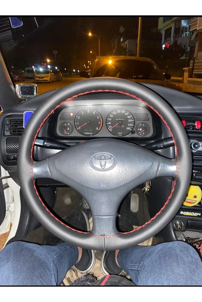 DİKİŞLİ DİREKSİYON KILIFI DAMARLI DERİ KIRMIZI DİKİŞLİ TOYOTA COROLLA 98 KASA İÇİN ürün görseli 1