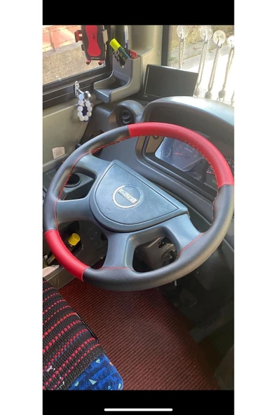 DİKİŞLİ DİREKSİYON KILIFI SİYAH/KIRMIZI DERİ KIRMIZI DİKİŞLİ ISUZU NOVO OTOBÜS İÇİN ürün görseli 1