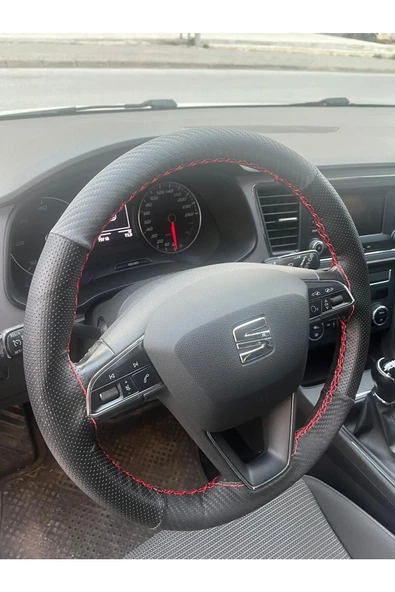 SEAT LEON DİKİŞLİ DERİ DİREKSİYON KILIFI KARBON/NOKTALI/KIRMIZI DİKİŞLİ ürün görseli 1
