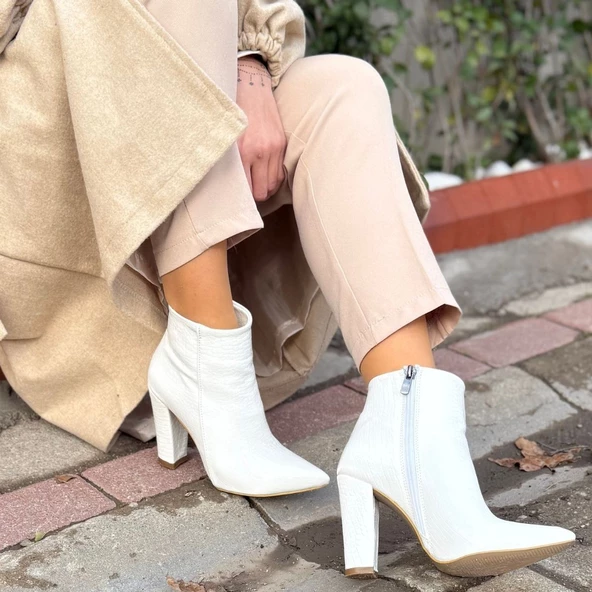 Loora Beyaz Rugan Desenli Topuklu Bot - Resim 4