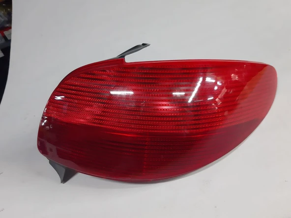 Orjinal Parça Peugeot 206 2000 yılı ve öncesi modellere Sık çizgili desen markası  Stop Lambası Sağ yolcu tarafı ürün görseli 1