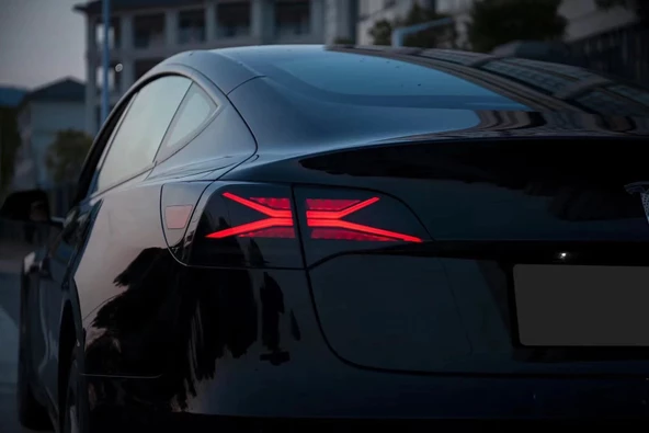 TESLA MODEL Y VE MODEL 3 İÇİN UYUMLU LED STOP ürün görseli 1