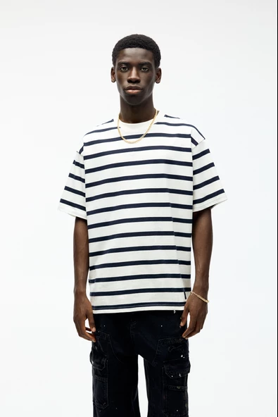Pull  & Bear Çizgili ve kısa kollu t-shirt ürün görseli 1