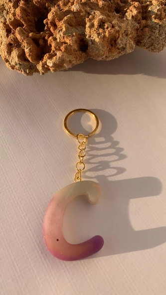 C Harfi Gökkuşağı Renkleri Kırmızı Sim Süsleme Anahtarlık Gold Aksesuarlı El Yapımı Epoksi ürün görseli 1