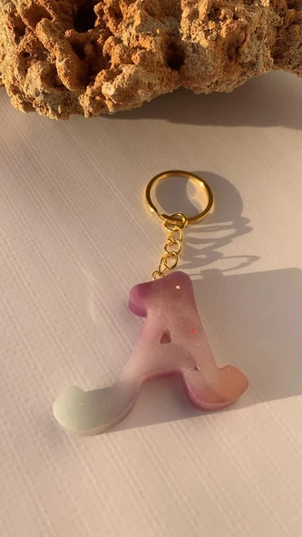 A Harfi Gökkuşağı Renkleri Kırmızı Sim Süsleme Anahtarlık Gold Aksesuarlı El Yapımı Epoksi ürün görseli 1