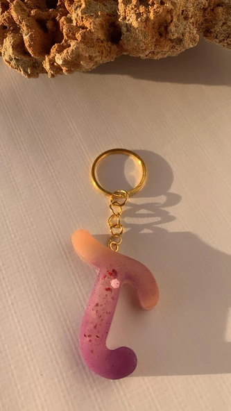 T  Harfi Gökkuşağı Renkleri Kırmızı Sim Süsleme Anahtarlık Gold Aksesuarlı El Yapımı Epoksi ürün görseli 1