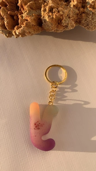 Y Harfi Gökkuşağı Renkleri Kırmızı Sim Süsleme Anahtarlık Gold Aksesuarlı El Yapımı Epoksi ürün görseli 1