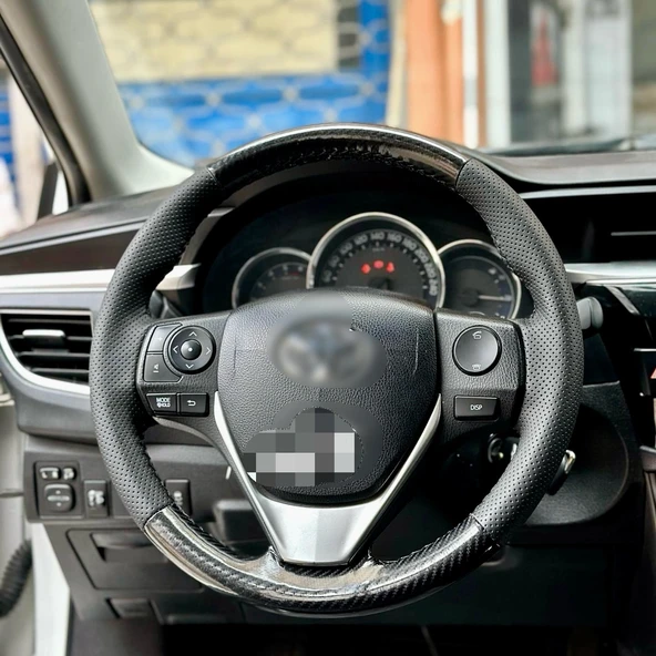 Toyota Corolla 2015-2018 Araca Özel Direksiyon Dikmeli Direksiyon Kılıfı (5D Kristal Karbon) ürün görseli 1