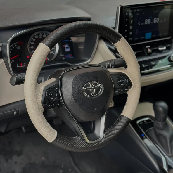 Toyota Corolla 2020-2024 Araca Özel Direksiyon Kılıfı (KREM KARBON SİYAH İP) ürün görseli 1