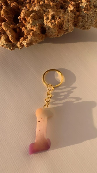 I Harfi Gökkuşağı Renkleri Kırmızı Sim Süsleme Anahtarlık Gold Aksesuarlı El Yapımı Epoksi ürün görseli 1