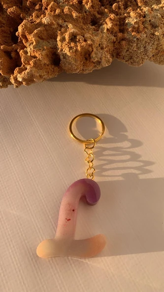 L Harfi Gökkuşağı Renkleri Kırmızı Sim Süsleme Anahtarlık Gold Aksesuarlı El Yapımı Epoksi ürün görseli 1
