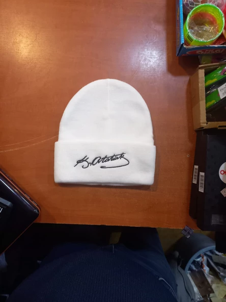 krem renk atatürk bere unisex model ürün görseli 1
