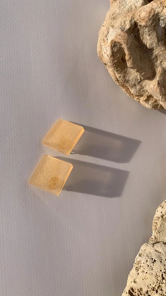 Sedefli Turuncu Renkli Büyük Kare Şekil Gold Aksesuarlı Epoksi Küpe El Yapımı Hediyelik ürün görseli 1