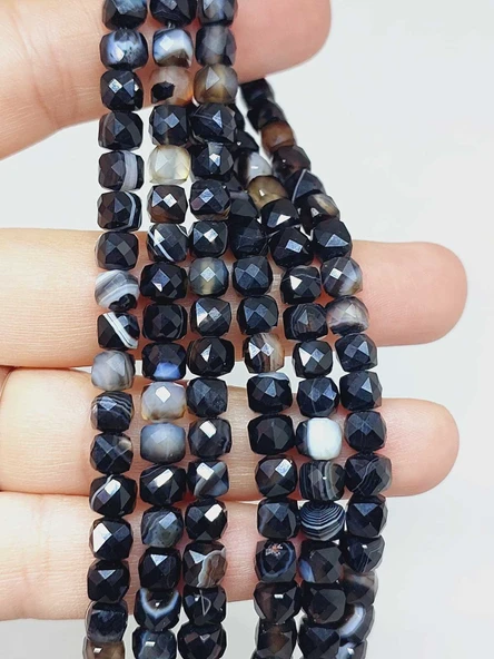 Akik Taşı Küp Şekilli Faset Kesim 4mm Dizi (55992) ürün görseli 1